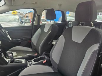 FORD FOCUS AUTOMATIC 1.6 Zetec Estate 5dr Petrol Powershift Euro 5 (125 ps)