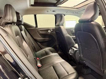 VOLVO XC40 2.0 D4 Inscription SUV 5dr Diesel Auto AWD Euro 6 (s/s) (190 ps)