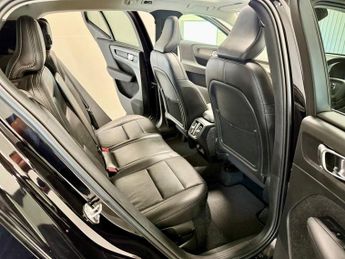 VOLVO XC40 2.0 D4 Inscription SUV 5dr Diesel Auto AWD Euro 6 (s/s) (190 ps)