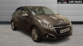 Peugeot 208 1.2 PureTech Signature Hatchback 5dr Petrol Manual Euro 6 (s/s) 