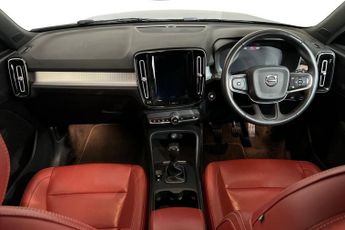 VOLVO XC40 2.0 D3 Momentum SUV 5dr Diesel Manual Euro 6 (s/s) (150 ps) 2 Ke