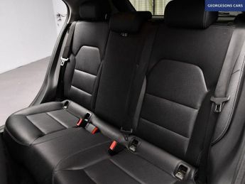 MERCEDES-BENZ GLA CLASS 2.1 GLA200d Sport (Executive) SUV 5dr Diesel 7G-DCT Euro 6 (s/s)