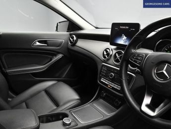 MERCEDES-BENZ GLA CLASS 2.1 GLA200d Sport (Executive) SUV 5dr Diesel 7G-DCT Euro 6 (s/s)
