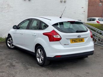 FORD FOCUS 1.6 Zetec Hatchback 5dr Petrol Manual Euro 5 (125 ps)