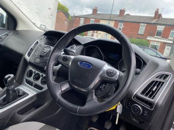 FORD FOCUS 1.6 Zetec Hatchback 5dr Petrol Manual Euro 5 (125 ps)