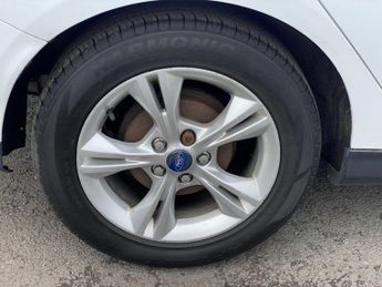 FORD FOCUS 1.6 Zetec Hatchback 5dr Petrol Manual Euro 5 (125 ps)