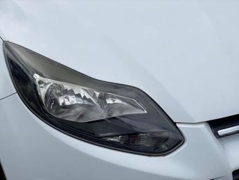 FORD FOCUS 1.6 Zetec Hatchback 5dr Petrol Manual Euro 5 (125 ps)