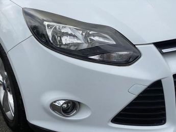 FORD FOCUS 1.6 Zetec Hatchback 5dr Petrol Manual Euro 5 (125 ps)