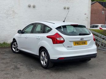 FORD FOCUS 1.6 Zetec Hatchback 5dr Petrol Manual Euro 5 (125 ps)