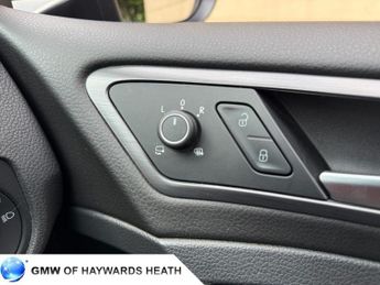 VOLKSWAGEN E-GOLF 35.8kWh e-Golf Hatchback 5dr Electric Auto (136 ps)
