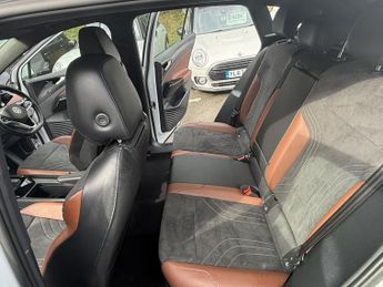 VOLKSWAGEN ID.4 Pro Performance 77kWh Life SUV 5dr Electric Auto (204 ps)