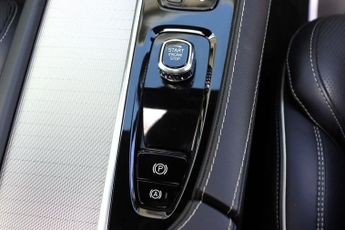 VOLVO XC90 2.0 B5 MHEV R-DESIGN PRO 