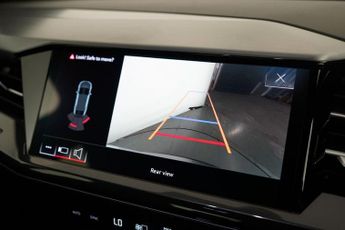AUDI Q4 E-TRON 40 S line Sportback 5dr Electric Auto 82kWh (204 ps)