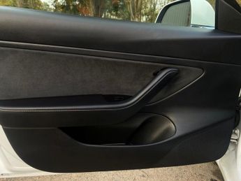 TESLA Model 3 Standard Range Plus Saloon 4dr Electric Auto RWD (241 bhp)
