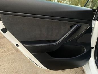 TESLA Model 3 Standard Range Plus Saloon 4dr Electric Auto RWD (241 bhp)