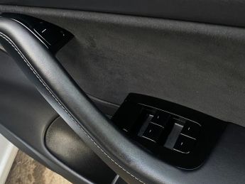 TESLA Model 3 Standard Range Plus Saloon 4dr Electric Auto RWD (241 bhp)