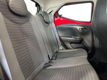 TOYOTA AYGO 1.0 VVT-i x-play Hatchback 5dr Petrol Manual Euro 6 (71 ps)