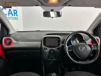 TOYOTA AYGO 1.0 VVT-i x-play Hatchback 5dr Petrol Manual Euro 6 (71 ps)