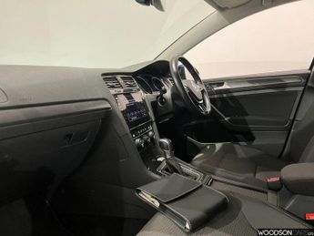 VOLKSWAGEN E-GOLF 35.8kWh e-Golf Hatchback 5dr Electric Auto (136 ps)