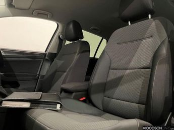 VOLKSWAGEN E-GOLF 35.8kWh e-Golf Hatchback 5dr Electric Auto (136 ps)