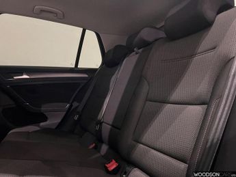 VOLKSWAGEN E-GOLF 35.8kWh e-Golf Hatchback 5dr Electric Auto (136 ps)
