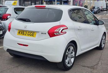 PEUGEOT 208 1.2l 5d   82 BHP