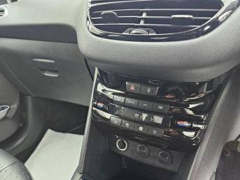 PEUGEOT 208 1.2l 5d   82 BHP