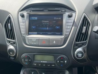 HYUNDAI IX35 2.0 CRDi Premium SUV 5dr Diesel Auto 4WD Euro 5 (134 bhp)