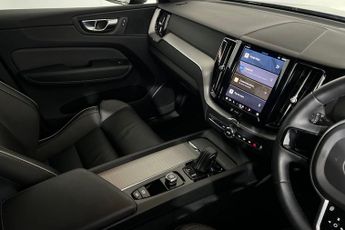 VOLVO XC60 2.0 B5 MHEV R-Design SUV 5dr Petrol Hybrid Auto AWD Euro 6 (s/s)