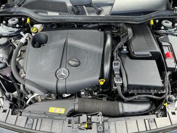 MERCEDES-BENZ GLA 2.1 GLA220d AMG Line (Premium) SUV 5dr Diesel 7G-DCT 4MATIC Euro