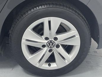 VOLKSWAGEN GOLF 1.5 TSI Life Hatchback 5dr Petrol Manual Euro 6 (s/s) (130 ps) -