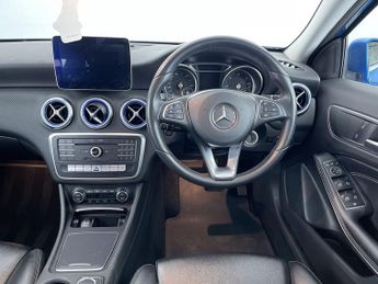 MERCEDES-BENZ A-CLASS 2.1 A200d Sport (Premium) Hatchback 5dr Diesel 7G-DCT Euro 6 (s/
