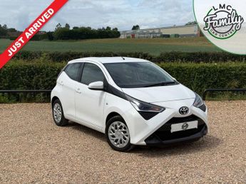 Toyota AYGO 1.0 VVT-i x-play Hatchback 5dr Petrol Manual Euro 6 (s/s) (71 ps