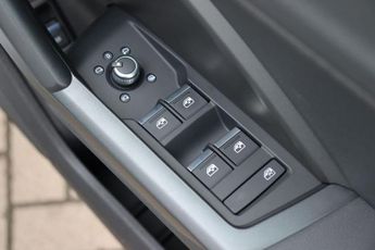 AUDI Q3 1.4 TFSI E 45 BLACK EDITION 