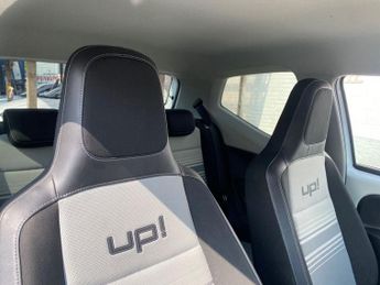 VOLKSWAGEN UP! 1.0 up! White Hatchback 3dr Petrol Manual Euro 5 (75 ps)