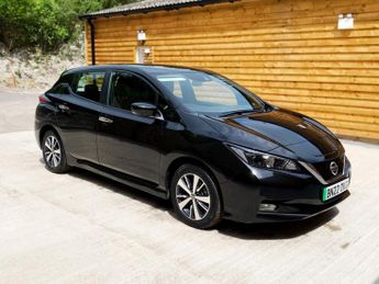 Nissan Leaf 40kWh Acenta Hatchback 5dr Electric Auto (150 ps)