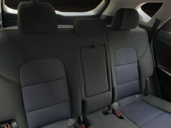 HYUNDAI TUCSON 1.7 CRDi Blue Drive SE Nav SUV 5dr Diesel DCT Euro 6 (s/s) (141 