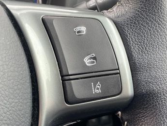TOYOTA YARIS 1.5 VVT-h Excel Hatchback 5dr Petrol Hybrid E-CVT Euro 6 (Safety