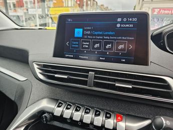 PEUGEOT 3008 AUTOMATIC 1.2 PureTech GPF Allure SUV 5dr Petrol EAT Euro 6 (s/s