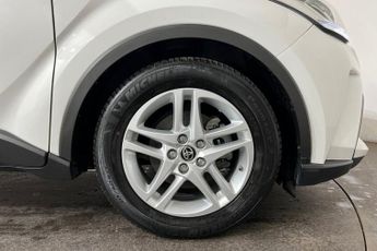TOYOTA C-HR 1.8 VVT-h Icon SUV 5dr Petrol Hybrid CVT Euro 6 (s/s) (122 ps) 8