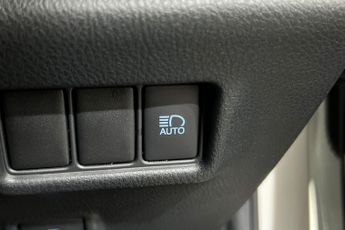 TOYOTA C-HR 1.8 VVT-h Icon SUV 5dr Petrol Hybrid CVT Euro 6 (s/s) (122 ps) 8