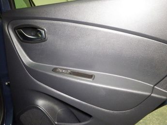 RENAULT CAPTUR 1.5 dCi ENERGY Iconic SUV 5dr Diesel EDC Euro 6 (s/s) (90 ps)