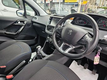 PEUGEOT 208 1.2 PureTech Signature Hatchback 5dr Petrol Manual Euro 6 (s/s) 