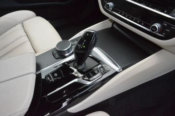 BMW 5 SERIES 2.0 520d MHT M Sport Touring 5dr Diesel Hybrid Steptronic Euro 6