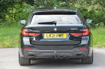 BMW 5 SERIES 2.0 520d MHT M Sport Touring 5dr Diesel Hybrid Steptronic Euro 6