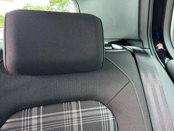VOLKSWAGEN GOLF 2.0 TDI GTD Hatchback 5dr Diesel DSG Euro 6 (s/s) (184 ps) * HUG