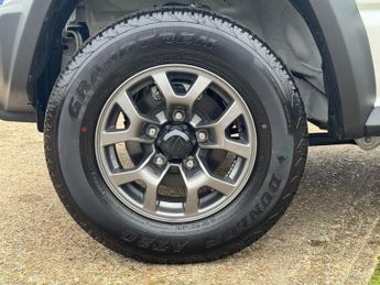 SUZUKI JIMNY  Suzuki Jimny SIERRA AUTO 4WD 1.5L