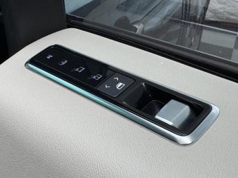 LAND ROVER RANGE ROVER 3.0 SD V6 Vogue SUV 5dr Diesel Auto 4WD Euro 6 (s/s) (275 ps)