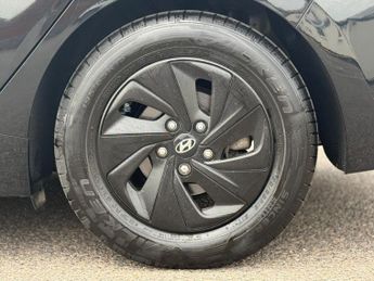 HYUNDAI IONIQ 1.6 h-GDi GPF Premium Hatchback 5dr Petrol Hybrid DCT Euro 6 (s/