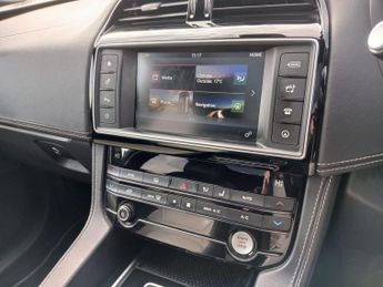 JAGUAR F-PACE 2.0 D180 R-Sport SUV 5dr Diesel Auto AWD Euro 6 (s/s) (180 ps)